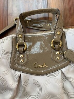 Coach Ashley Taupe Patent Trim Signature Tote - Taupe/Cream
